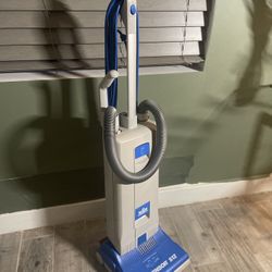 Commercial Vacuum Cleaner-Heavy Duty/Windsor Sensor SP 