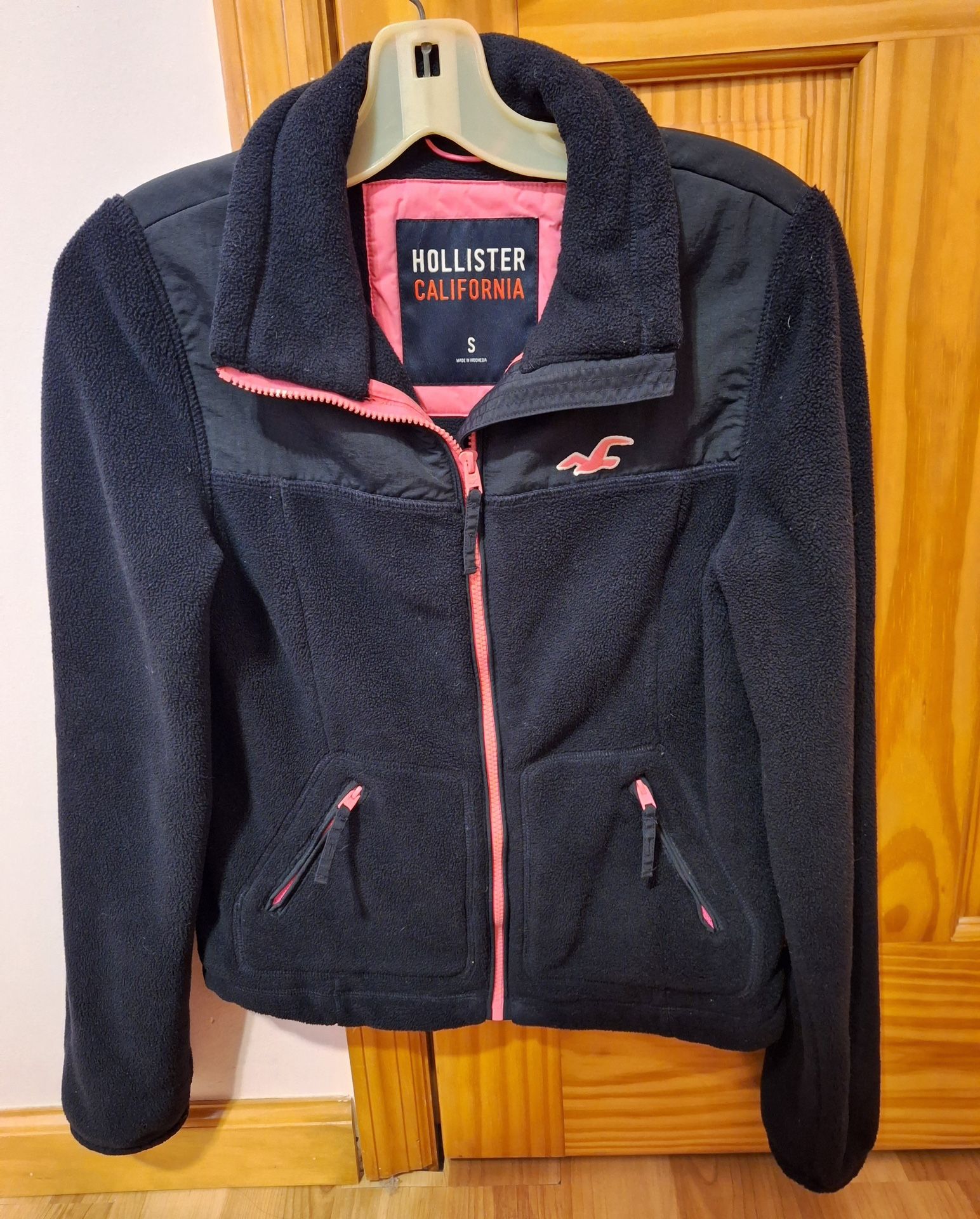 Hollister Women’s Navy With Pink Zipper Fleece Full Zip Jacket Size Small (S)