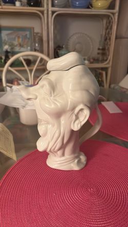 Ronald Reagan hall teapot