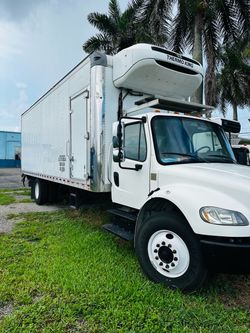 Refrigerator truck