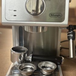 Delonghi 15-Bar Pump Espresso Machine