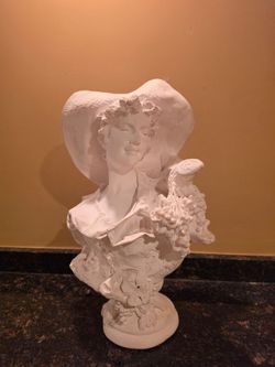 classical/Victorian-style lady bust with a bird