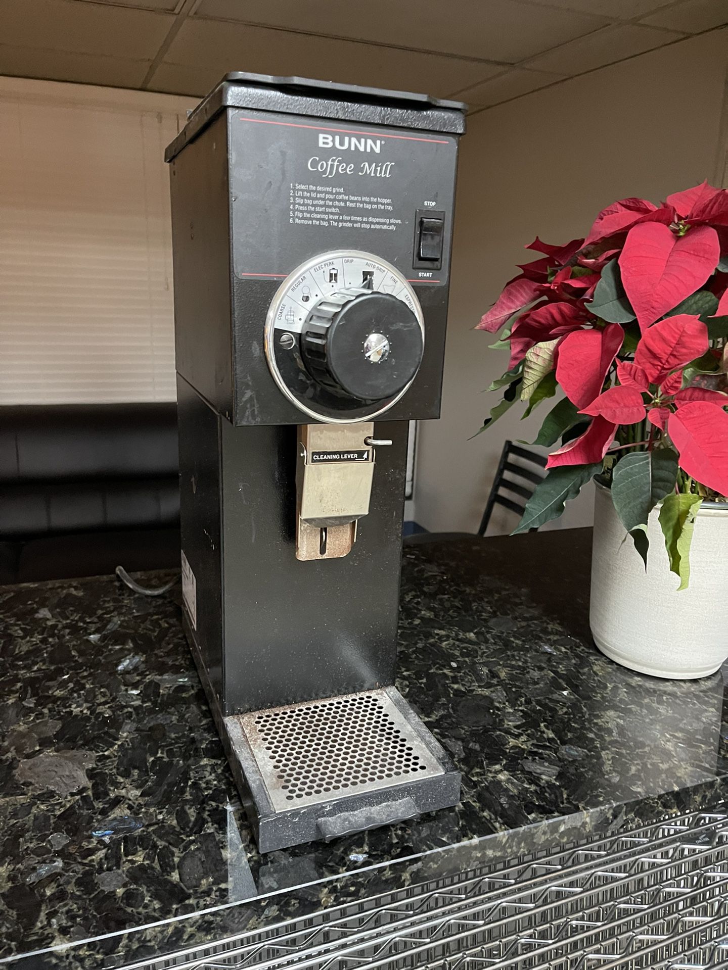 Used BUNN G9-HD Coffee Grinder G9-HD for Sale in San Antonio, Texas