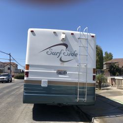 2001 National RV Surfside 25,300 miles genrac generator hydraulic leveling jacks digital antenna XM radio compact disc player backup camera and side