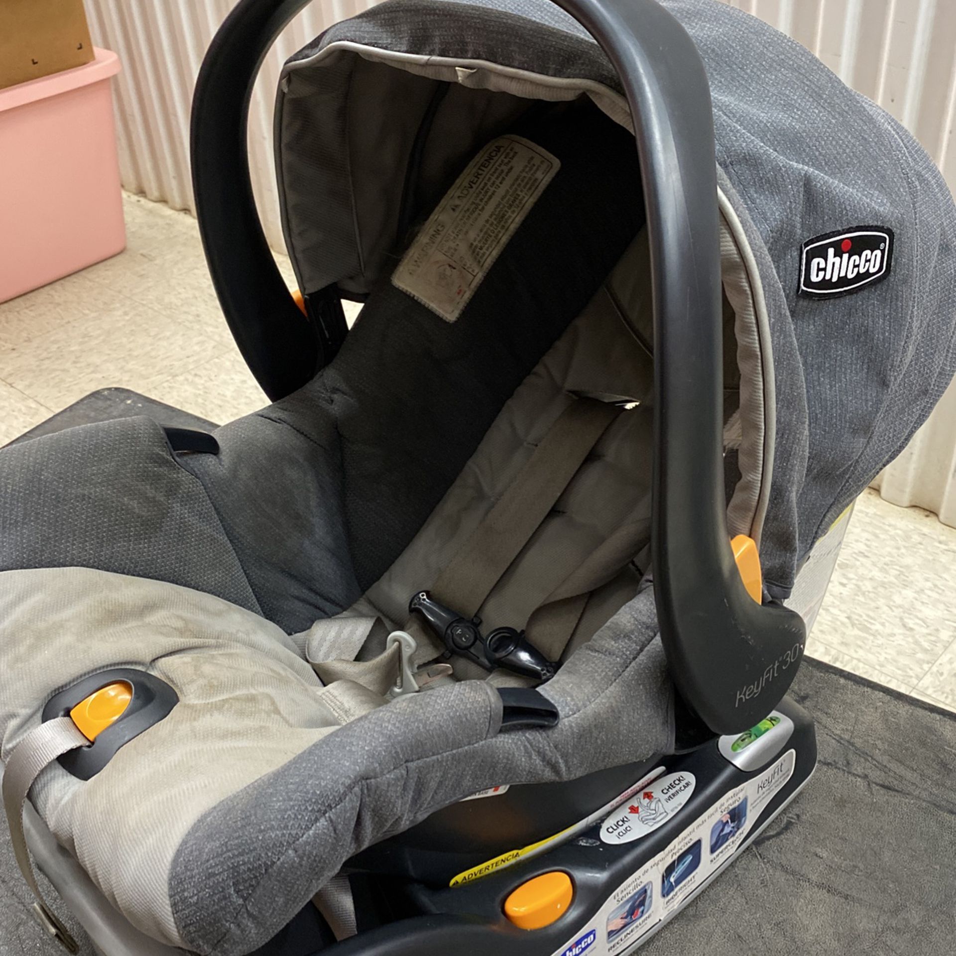 Chicco Infant Carseat And Base 