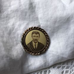 Vintage mourning jewelry pin brass back, C clasp gold plated around rope edge