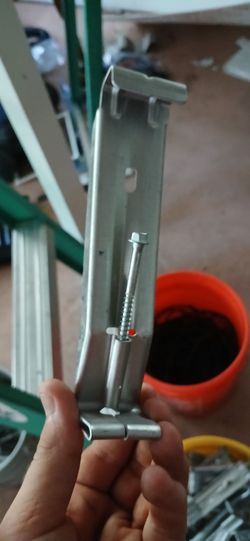 House gutter clip