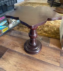 2 Wood Pedestal Side Table Clover Top