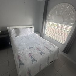 Bedroom set With Mattress Included