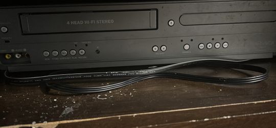 4 Head Hi-Fi Stereo VCR VHS Player / DVD Player