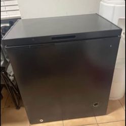 Arctic King 7.0 Cu ft Chest Freezer, Convertible, Black