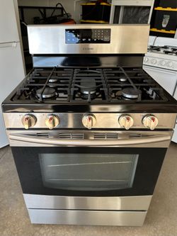 Samsung gas stove 30” (1 month warranty)