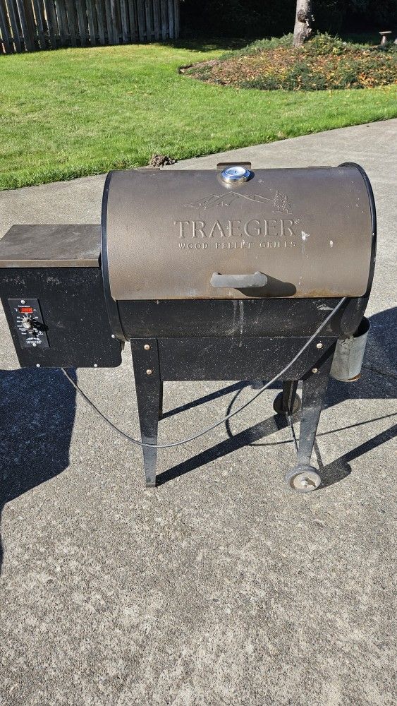Traeger Junior Elite for Sale in Graham, WA OfferUp