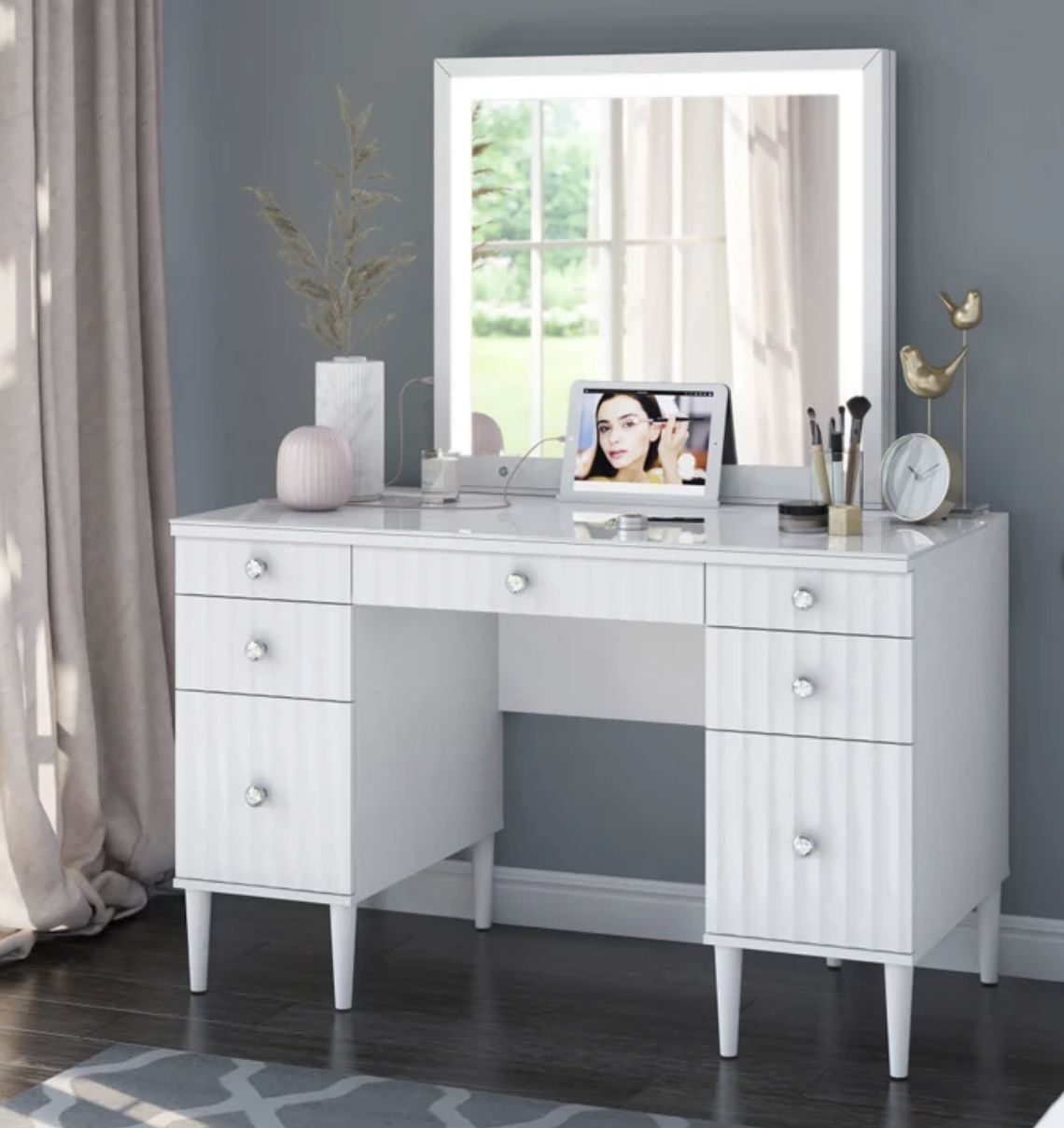 Tresanti Marilyn Vanity with LED Lights