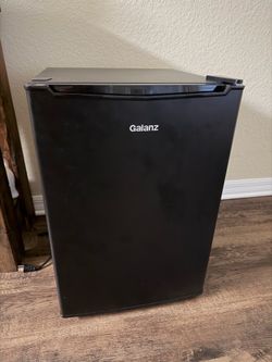 Mini fridge Galanz