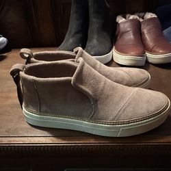 TOMS shoes Size 6.5 