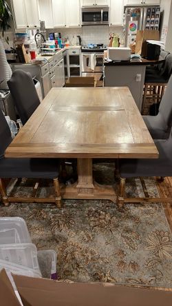 Farmhouse Style Dinning Room Table And Chairs Plus Rug