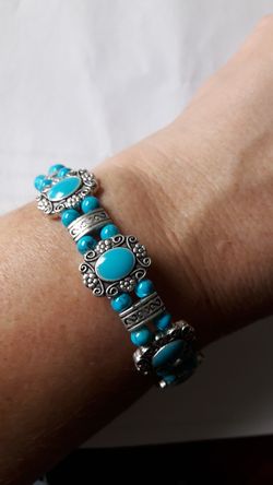 Handmade bracelet turquoise and coral stons