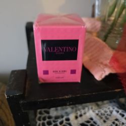 Valentino Born In Roma Extradose