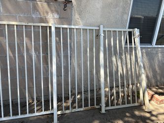 Rod iron fence 24 ft with posts