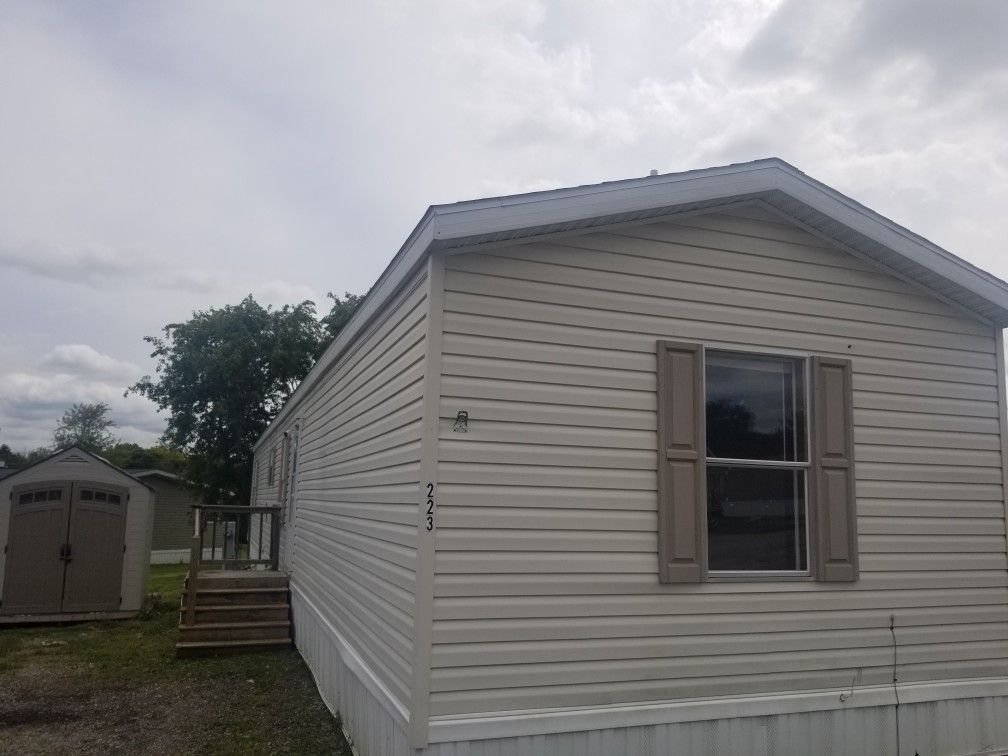 3 Bed 2 Bath 2011 Mobile Home (Easy Financing)