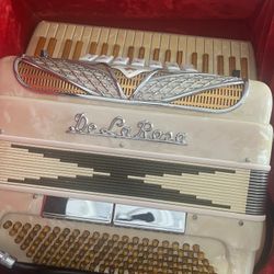 De La Rosa accordion