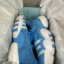 Adidas Trae Young 2   Size 10M  $40