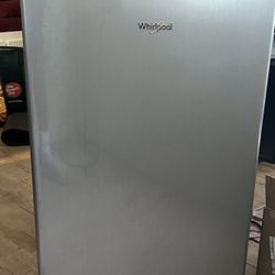 Whirlpool Mini Fridge With Freezer