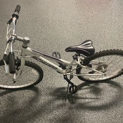 Schwinn Frontier Bike with grip shift mrx gears - 26inch Height