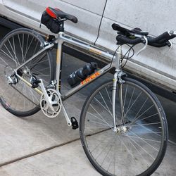 TREK CARBON  5500  SIZE SMALL  OCLV   CERIES   PRICE $395 FULL CARBON FRAME ""BIG CROSS STREETS FLAMINGO AND PECOS 