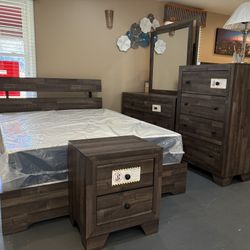New 5pc Queen Platform Bedroom Set