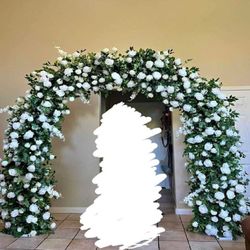 Whimsical Wedding Decor – Showcasing Elegant Floral Designs on page
