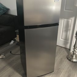 FRIGIDAIRE mini refrigerator freezer used only two months brand-new out of the box