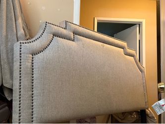 Queen size headboard FREE (ONLY HEADBOARD)