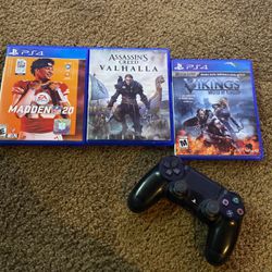 3 PS4 Games And Controller  Bundle