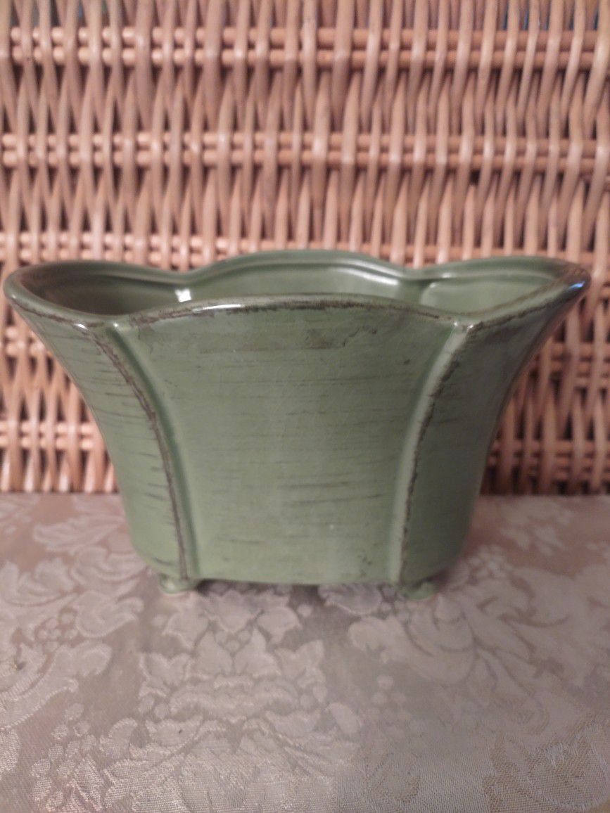 GREEN WITH BROWN HI-LITES PLANT POT & LEGS