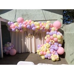Balloon garland