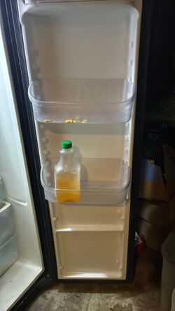 Refrigerator runs very good (FRIGIDAIRE)