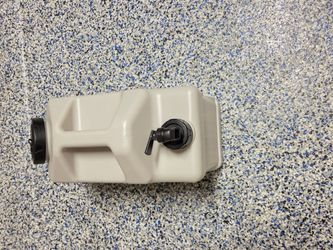 Portable Plastic Water Tank with Spigot
