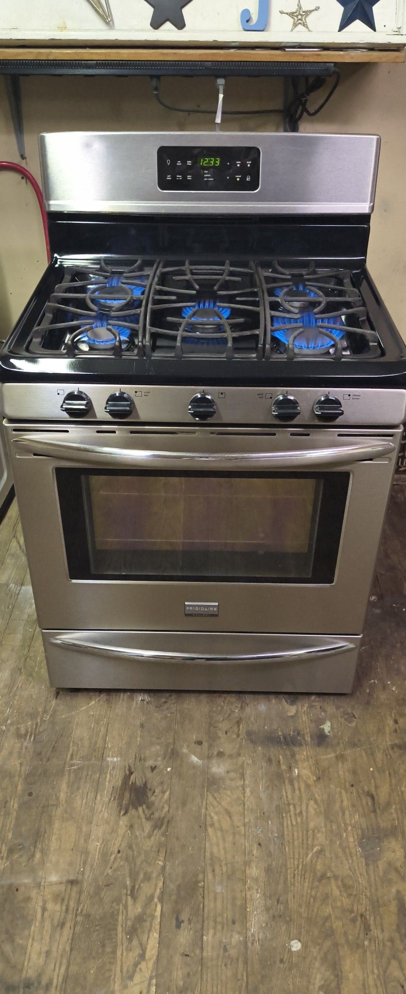 FRIGIDAIRE ELITE STAINLESS/BLACK 5 BURNER GAS RANGE