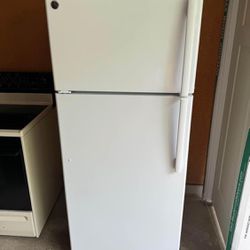 GE Refrigerator Freezer  Fridge White Great Condition 