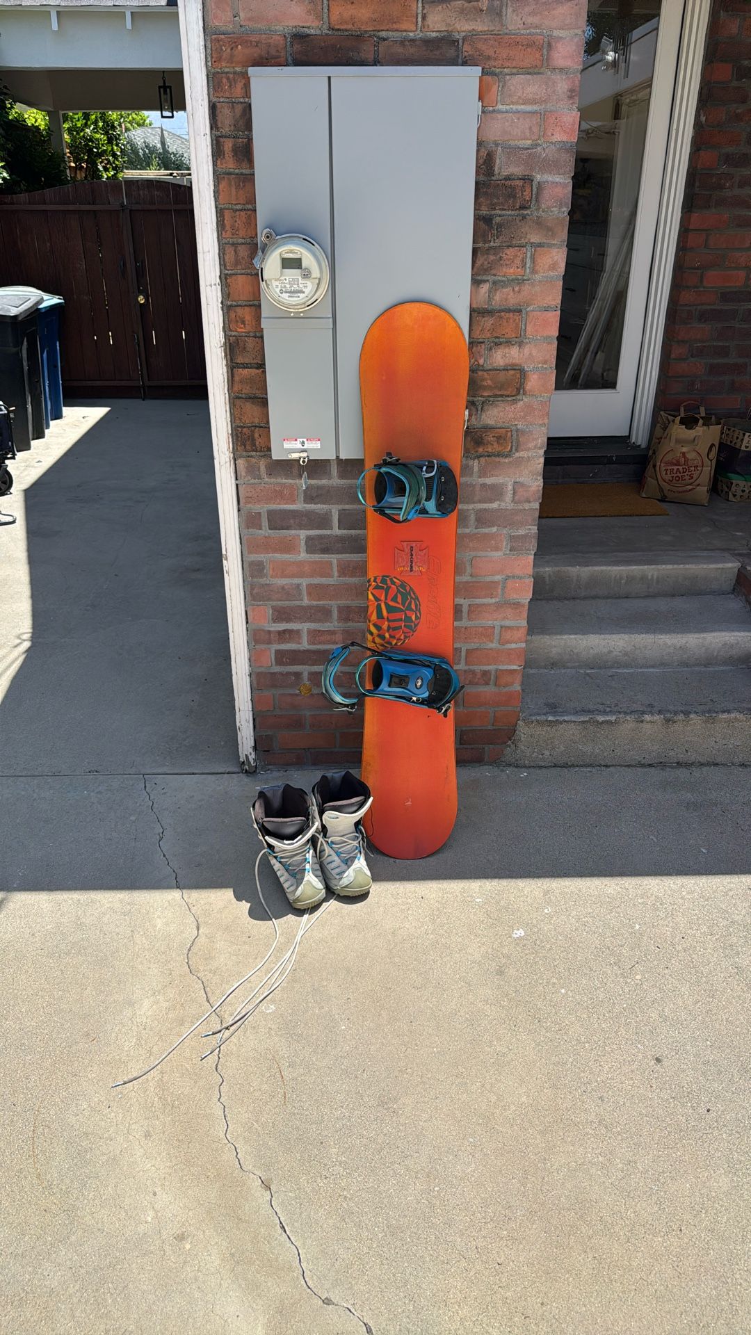 Dakine Empire snowboard With Bindings And Boots