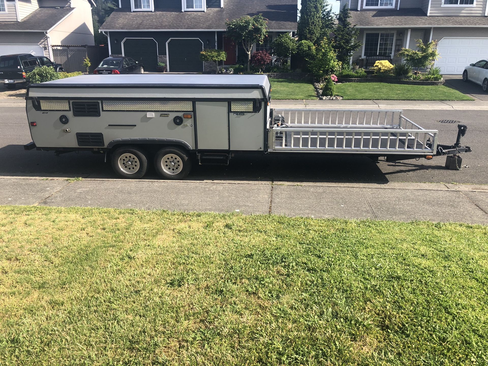2010 Coleman E4 pop up camper / toy hauler for Sale in Bonney Lake, WA