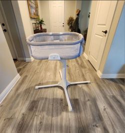 Halo Swivel Bassinest