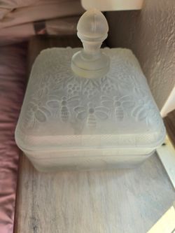 Tiara Bee box