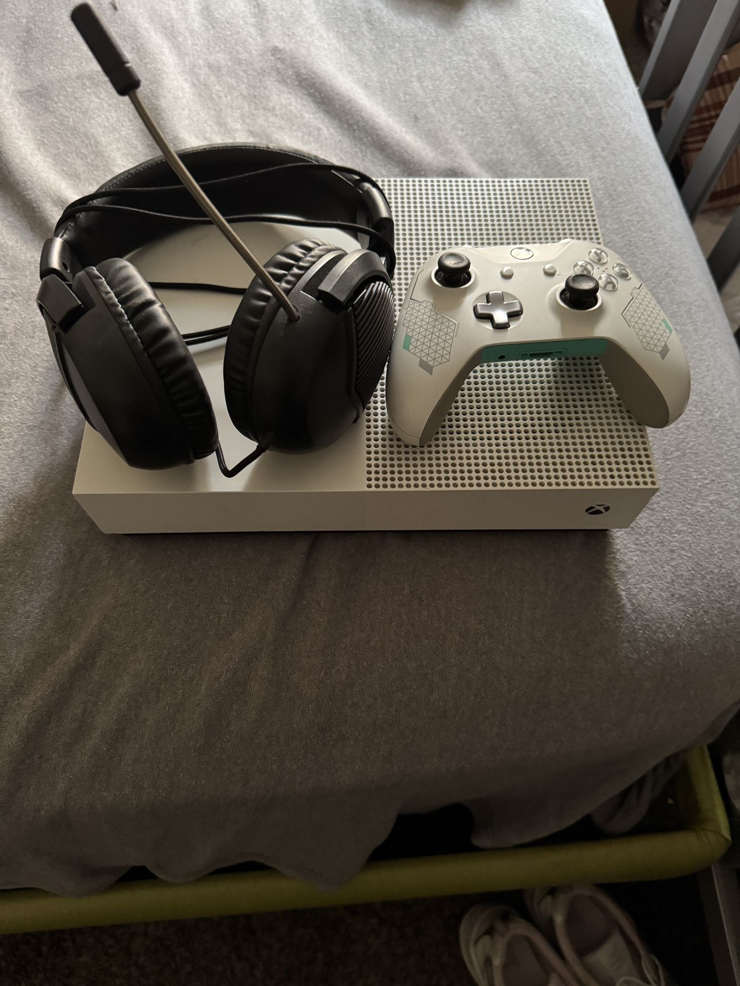 Xbox One S (500GB)