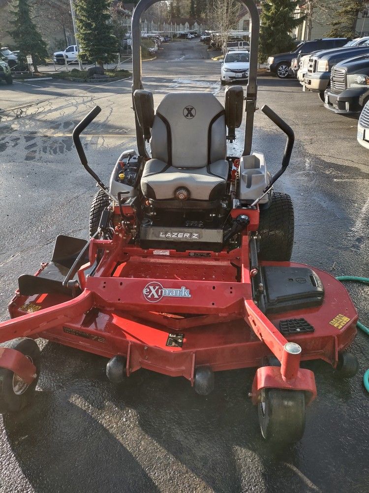 Exmark Lazer Z Riding Mower