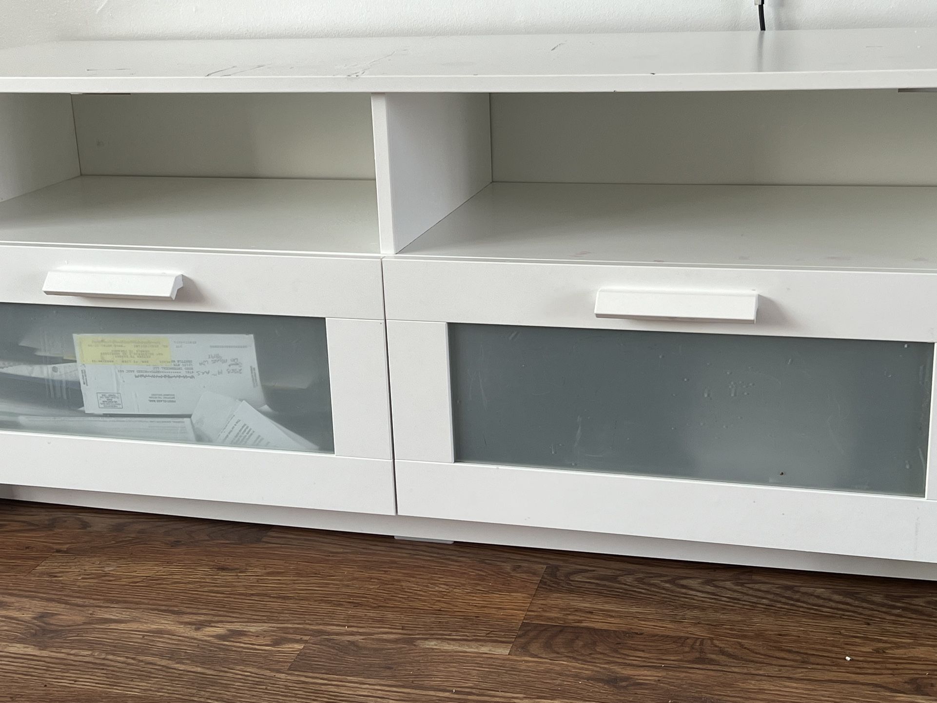 AKIA Tv Stand