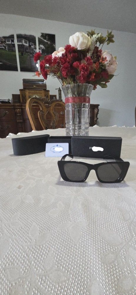 Black Designer Style Sunglasses