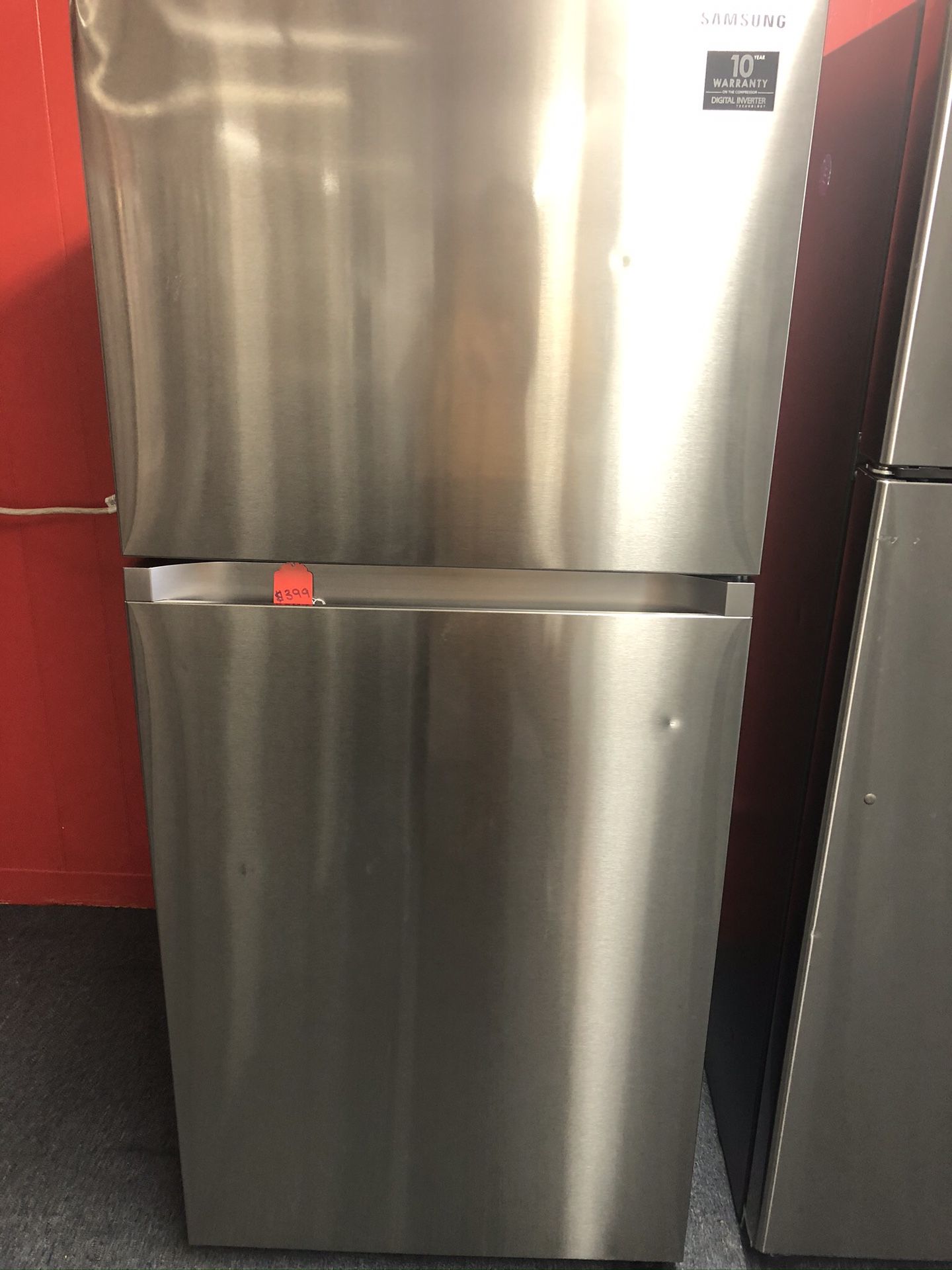 New scratch and dent Samsung 16 cu ft top and bottom fridge. 1 year warranty